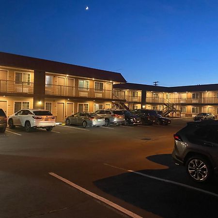 Days Inn By Wyndham Newport Or Exteriér fotografie