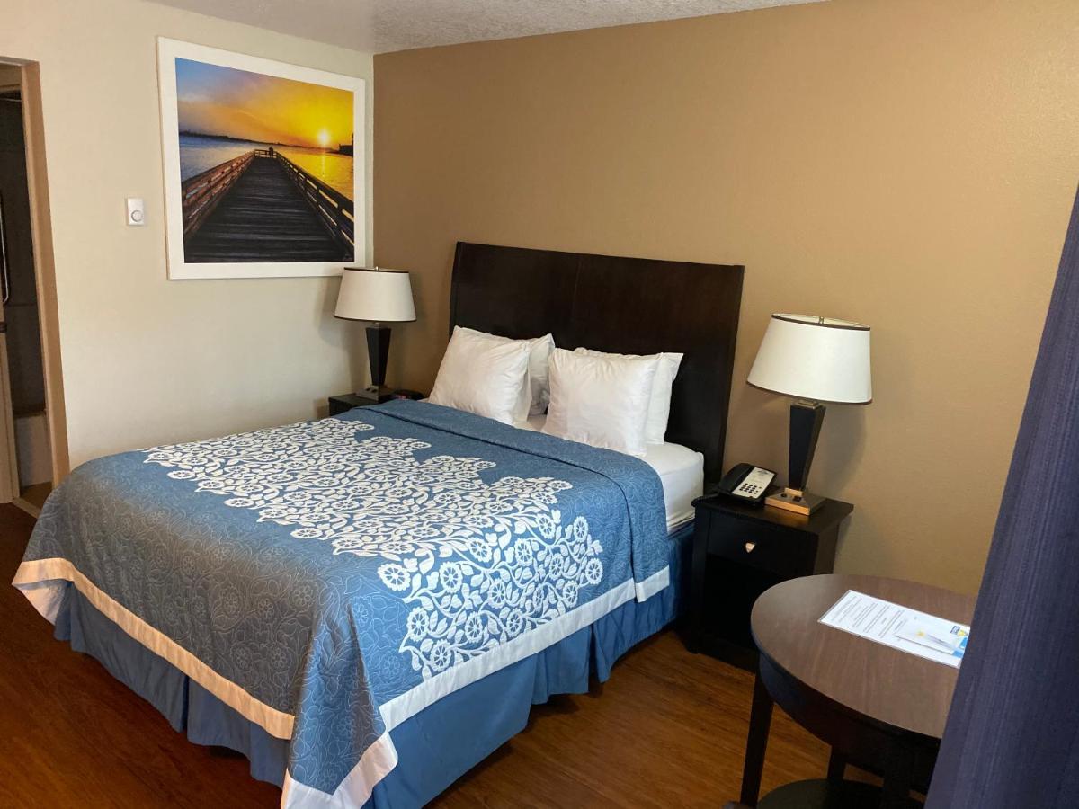 Days Inn By Wyndham Newport Or Exteriér fotografie