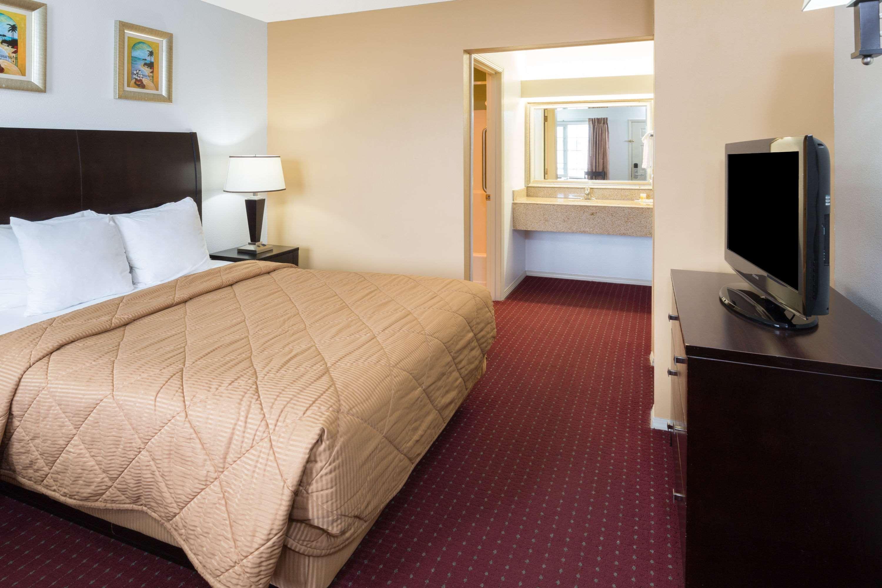 Days Inn By Wyndham Newport Or Exteriér fotografie