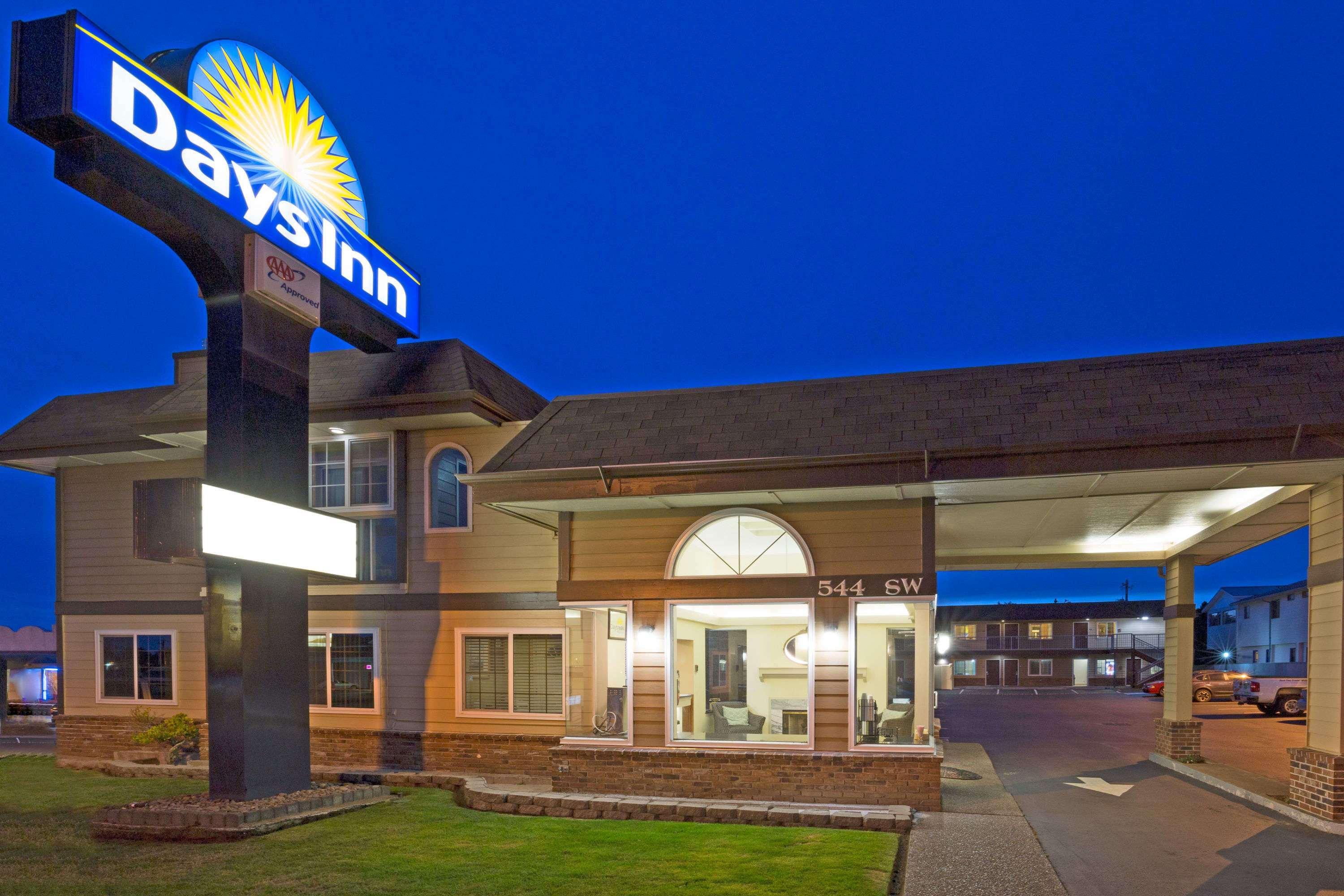 Days Inn By Wyndham Newport Or Exteriér fotografie