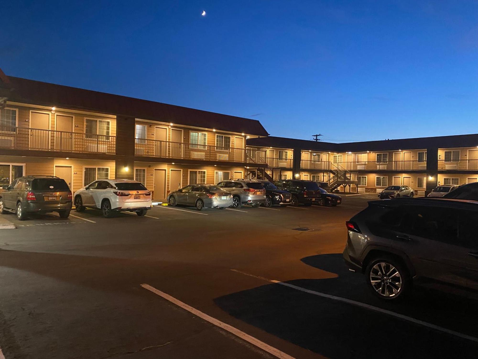 Days Inn By Wyndham Newport Or Exteriér fotografie