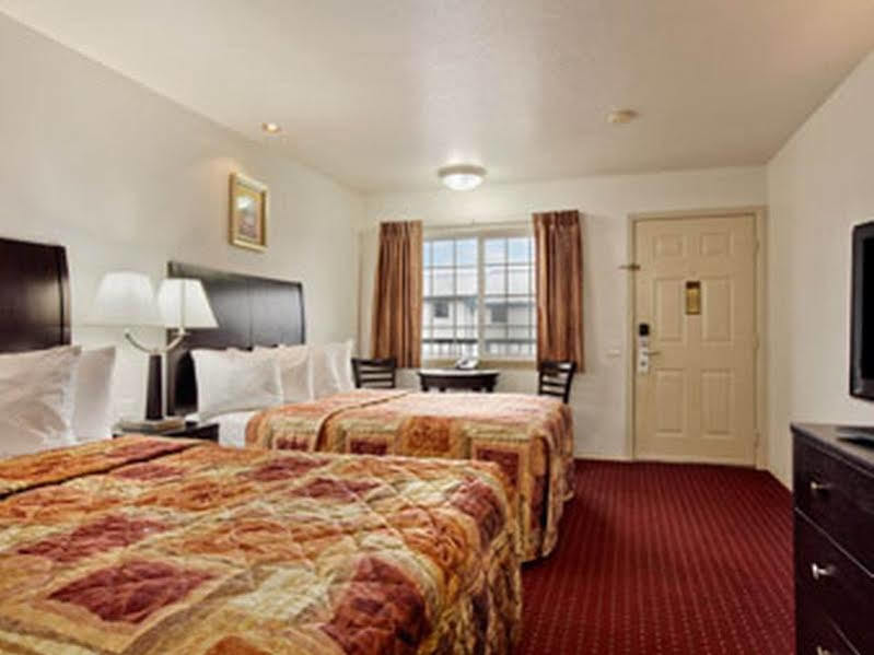 Days Inn By Wyndham Newport Or Exteriér fotografie